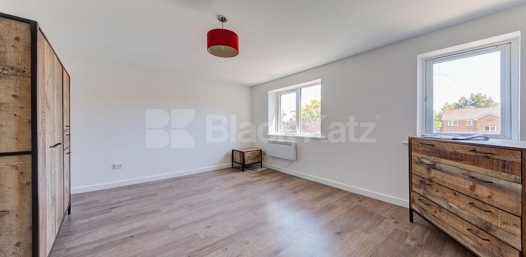 			New Instruction! Canal View!, 1 Bedroom, 1 bath, 1 reception Apartment			 Bream Close, Tottenham